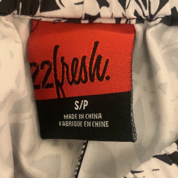 22 fresh golf shorts! - Picture 2 of 3